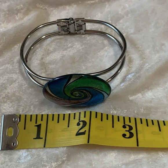 Vintage 90s Y2K Silver Metal Bangle Cuff Bracelet Oval Swirl Gem Decor OS - Picture 6 of 6